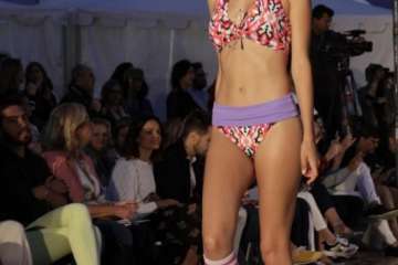 Summerlan se baña en Las Canteras (Foto José Manuel García)